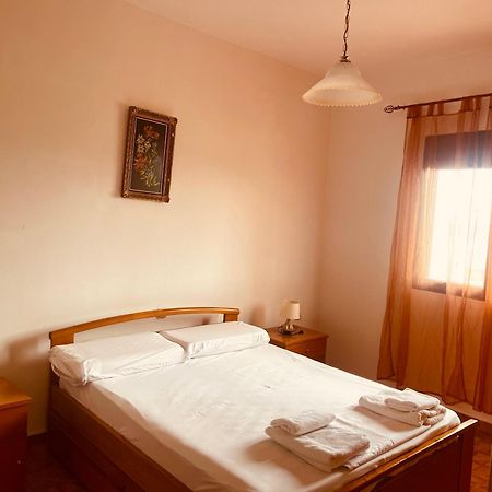 סרנדה Comfort Guest Rooms Vila Hm מראה חיצוני תמונה