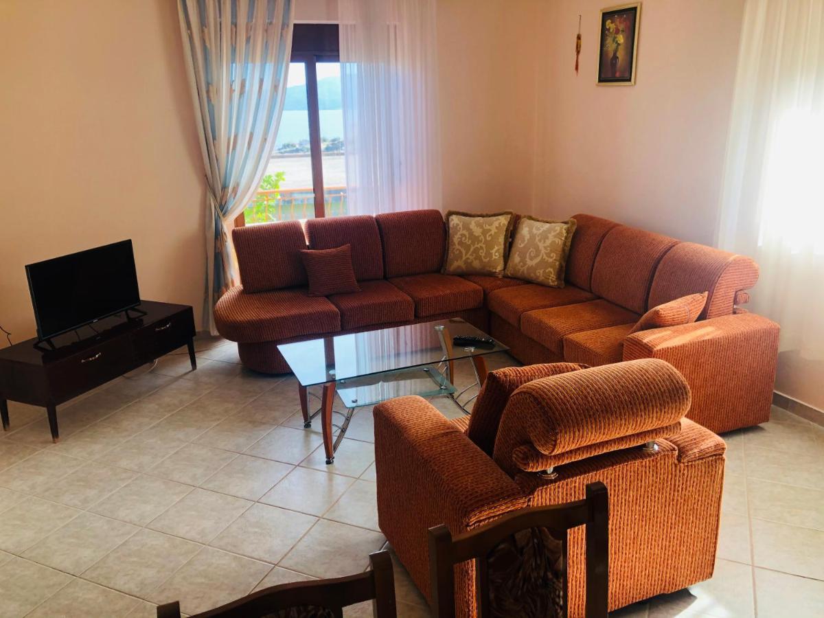 סרנדה Comfort Guest Rooms Vila Hm מראה חיצוני תמונה