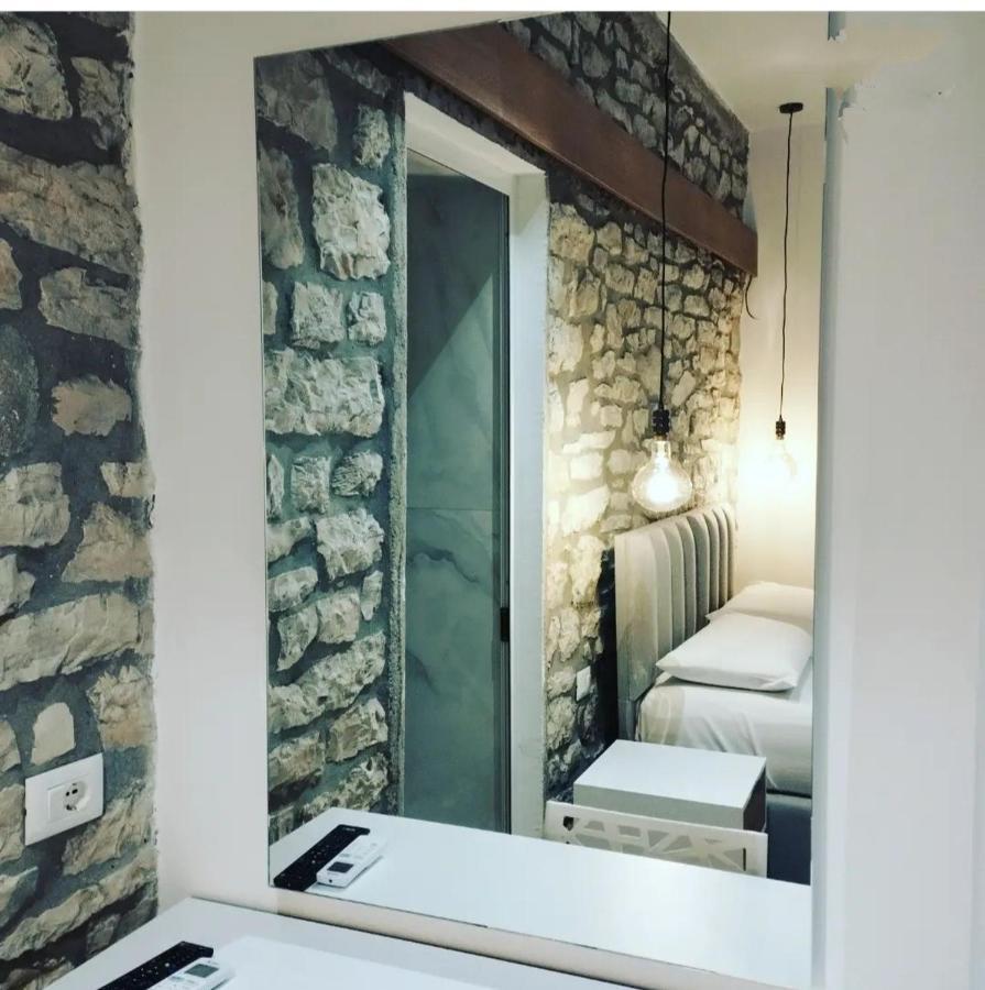 סרנדה Comfort Guest Rooms Vila Hm מראה חיצוני תמונה