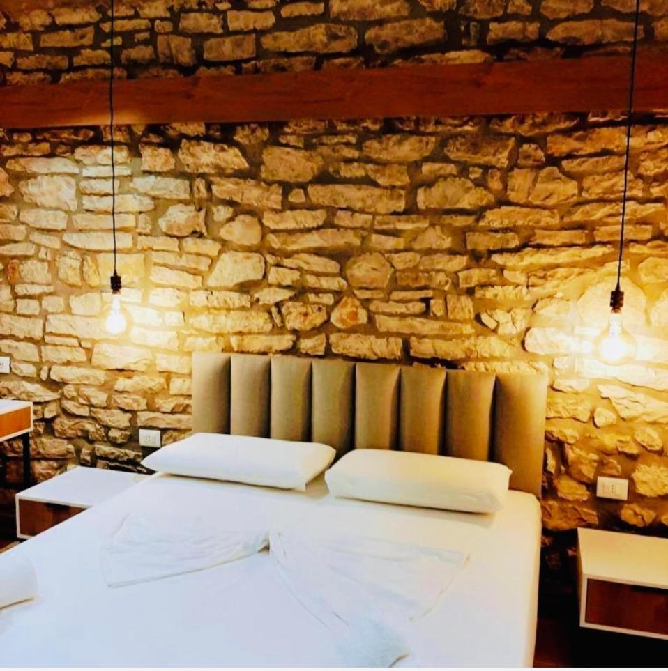 סרנדה Comfort Guest Rooms Vila Hm מראה חיצוני תמונה