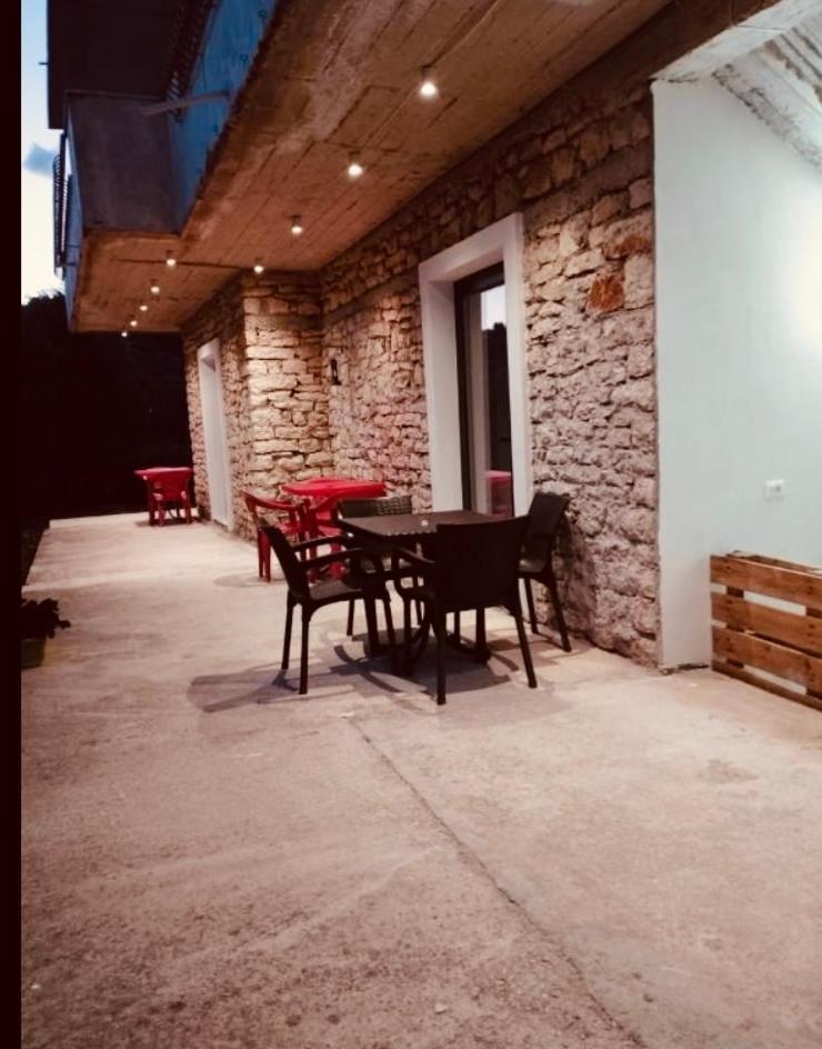 סרנדה Comfort Guest Rooms Vila Hm מראה חיצוני תמונה