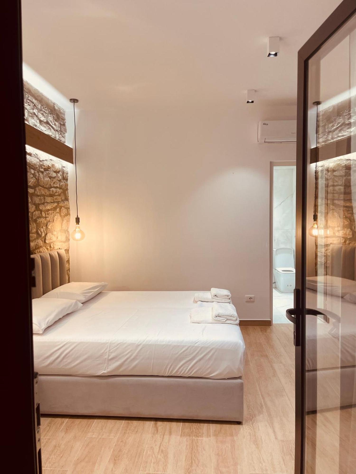 סרנדה Comfort Guest Rooms Vila Hm מראה חיצוני תמונה