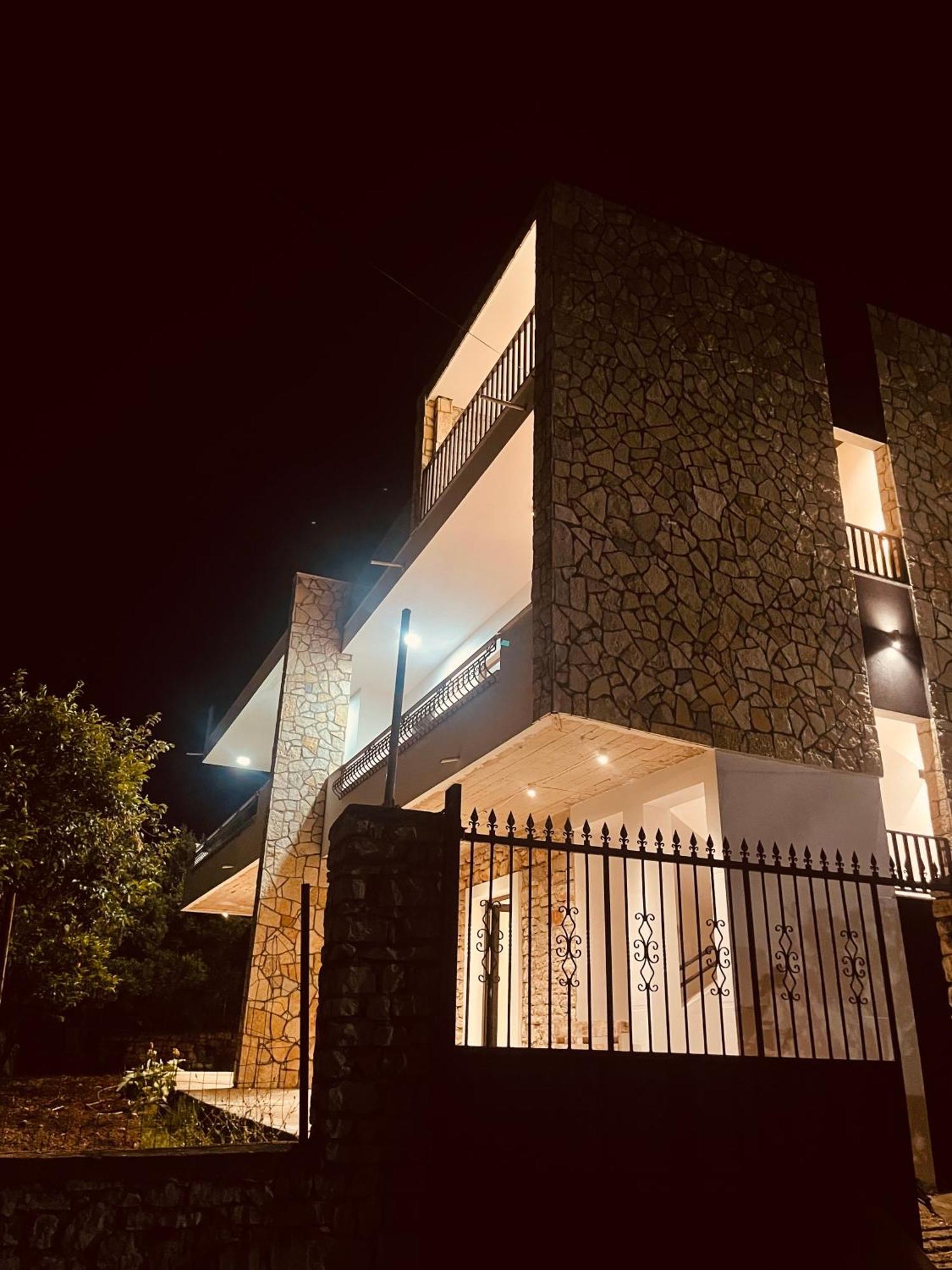 סרנדה Comfort Guest Rooms Vila Hm מראה חיצוני תמונה